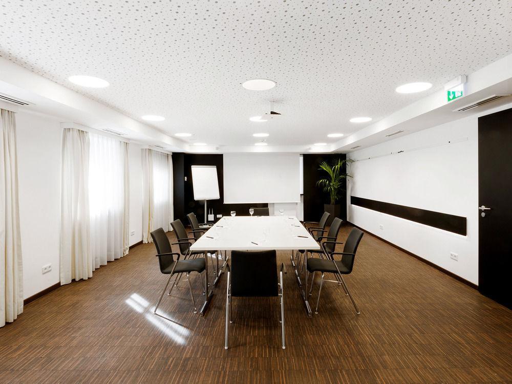 Carathotel Wittelsbacher Hof เคลไฮม์ ภายนอก รูปภาพ