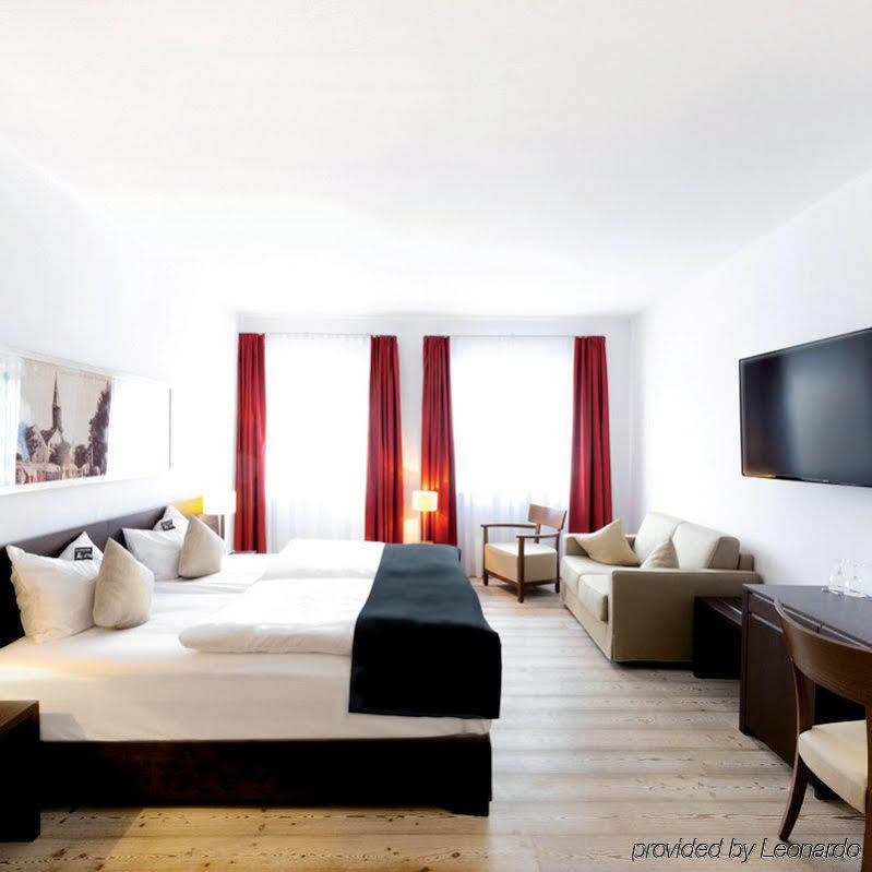 Carathotel Wittelsbacher Hof เคลไฮม์ ภายนอก รูปภาพ