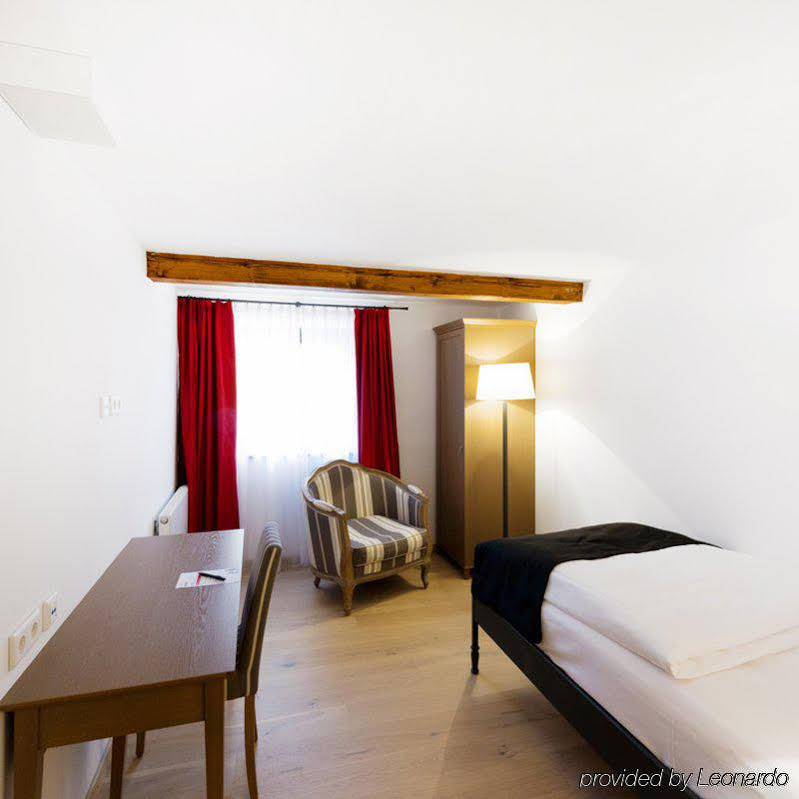 Carathotel Wittelsbacher Hof เคลไฮม์ ภายนอก รูปภาพ