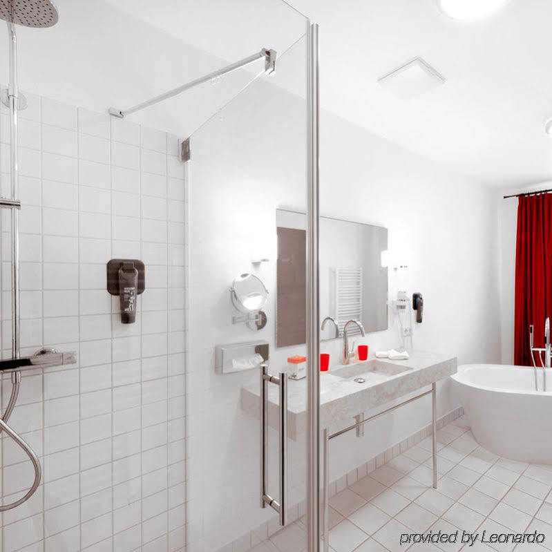 Carathotel Wittelsbacher Hof เคลไฮม์ ภายนอก รูปภาพ